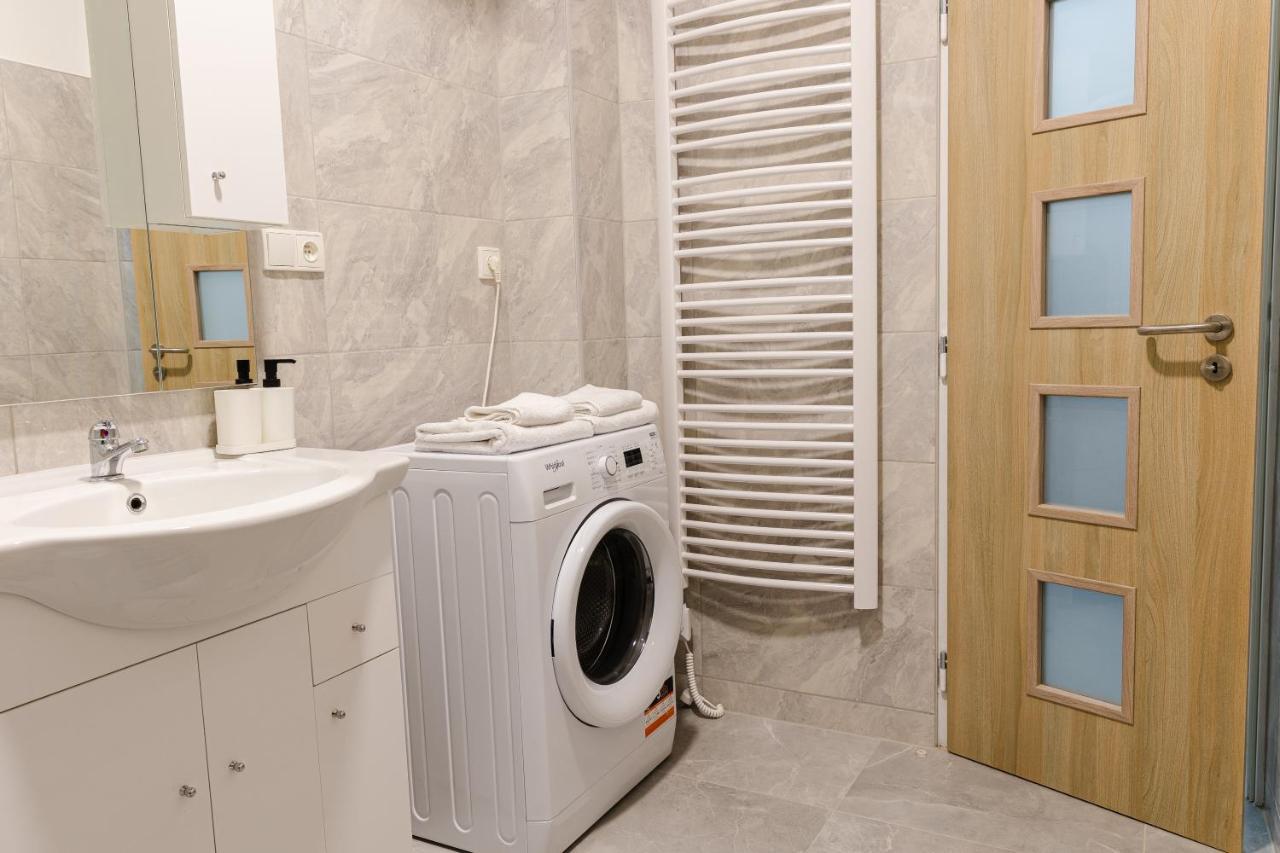 קרלובי וארי Apartment Th מראה חיצוני תמונה