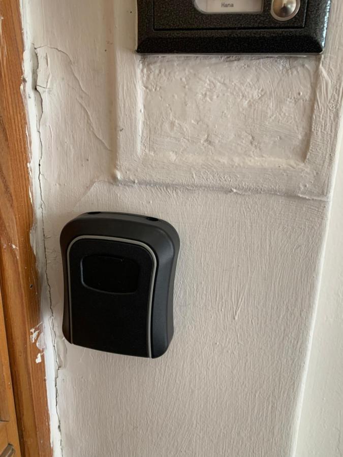 קרלובי וארי Apartment Th מראה חיצוני תמונה