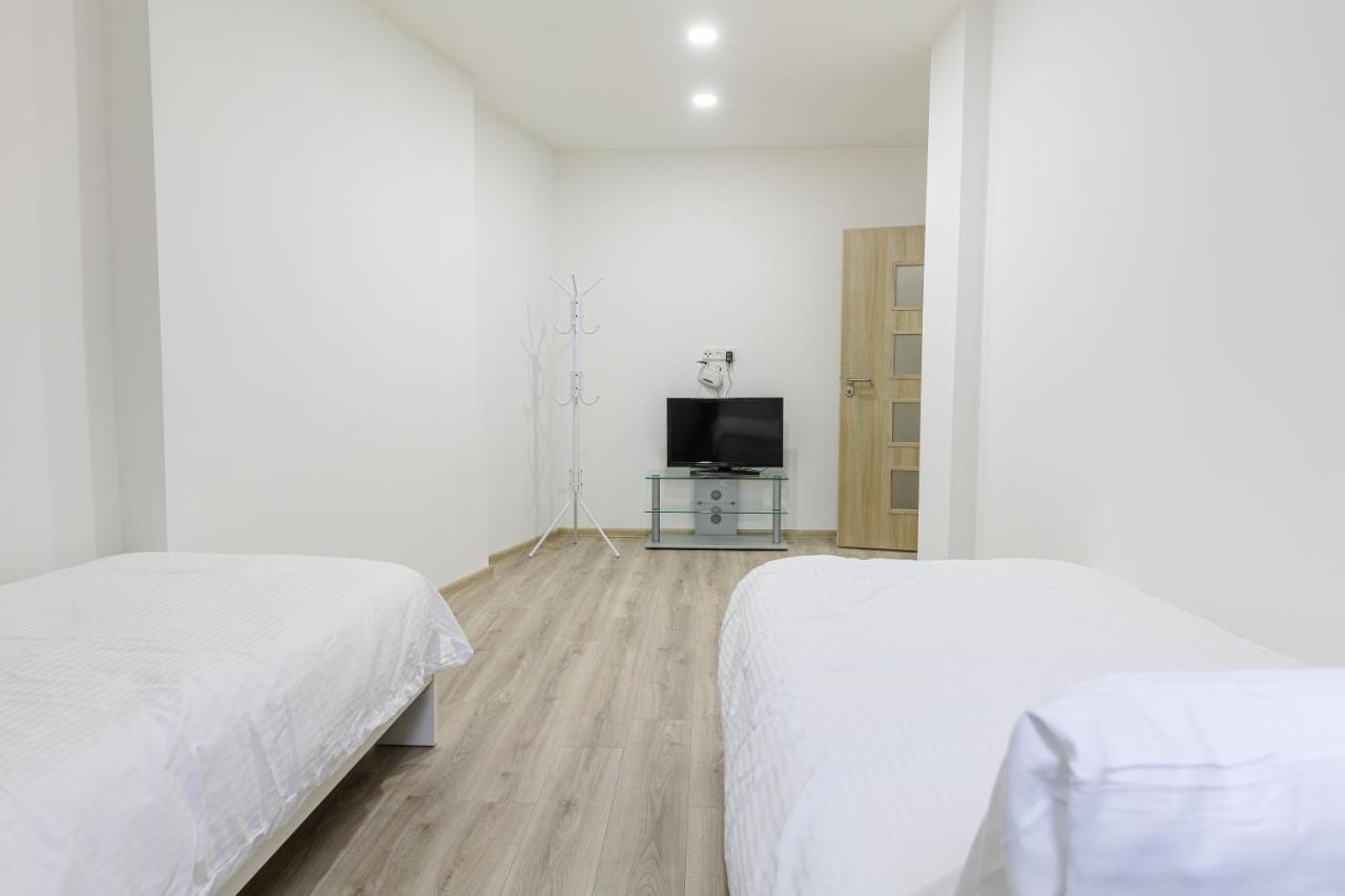 קרלובי וארי Apartment Th מראה חיצוני תמונה