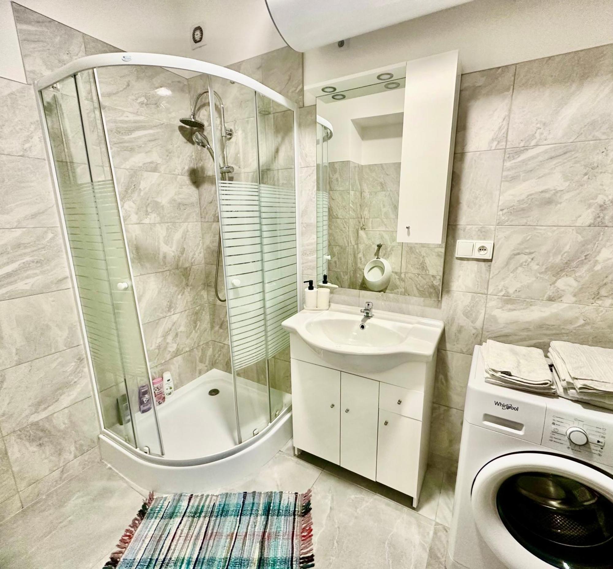 קרלובי וארי Apartment Th מראה חיצוני תמונה
