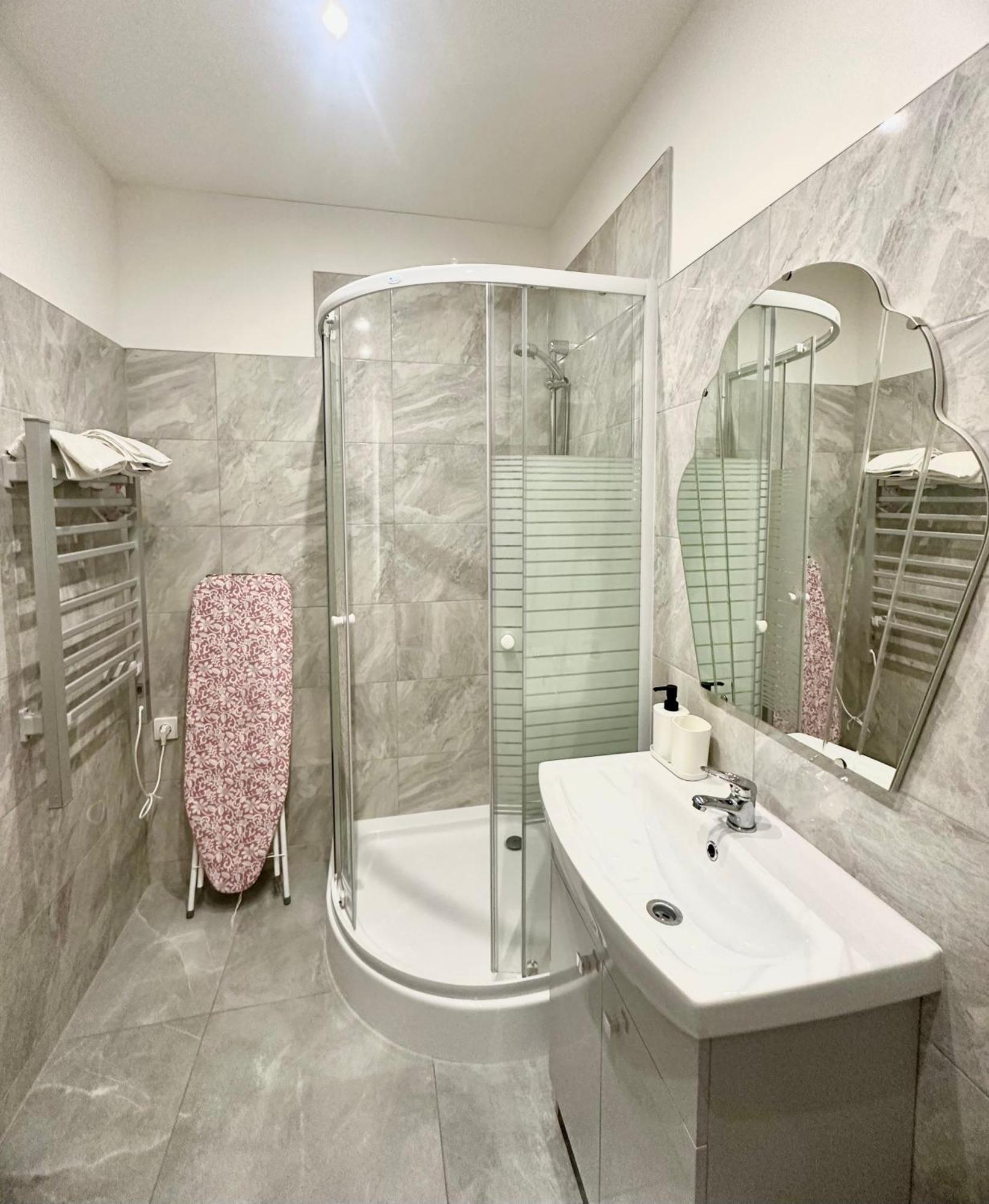 קרלובי וארי Apartment Th חדר תמונה